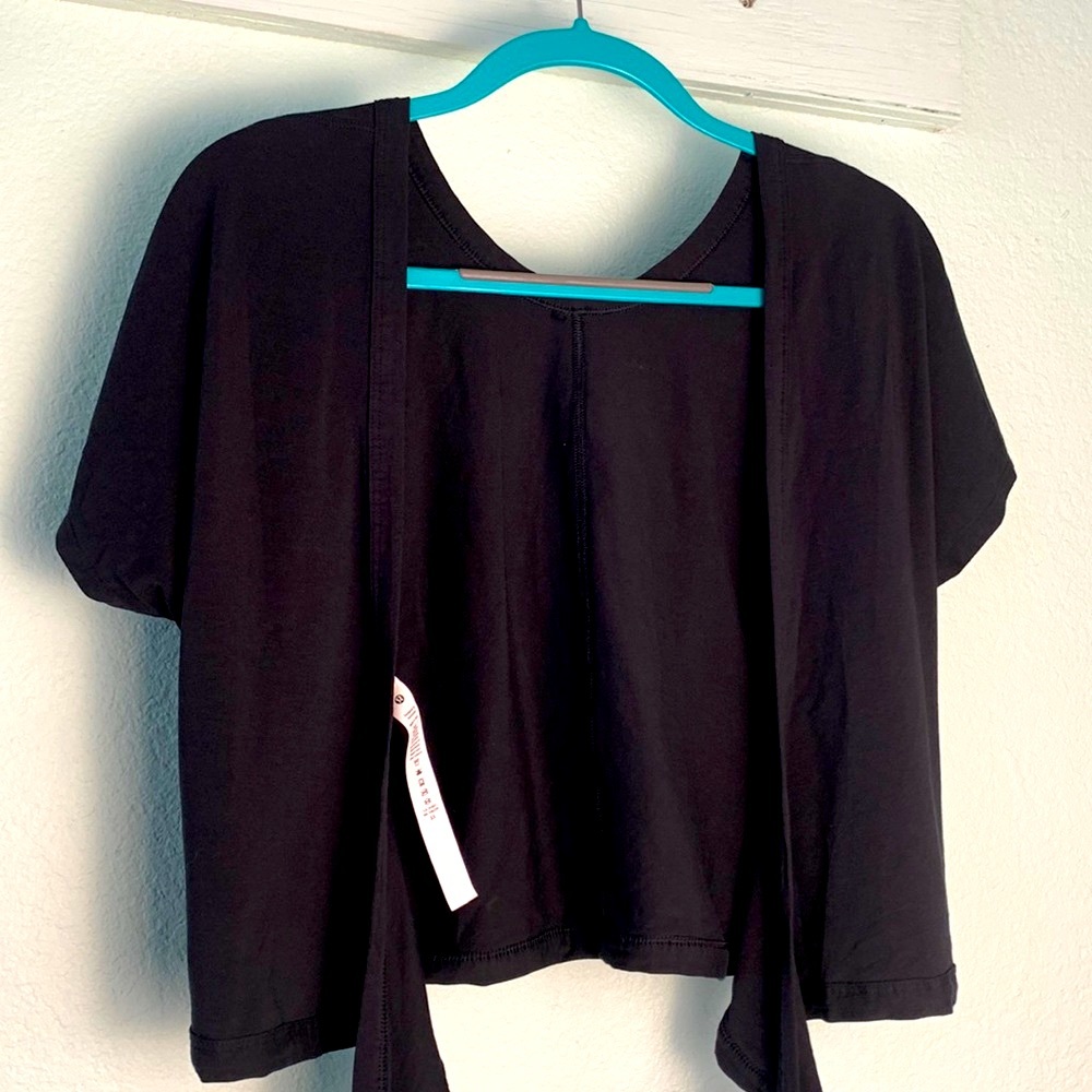 LULULEMON Women's Black Crop Yoga Wrap It's a Tie Tee, Size 6
